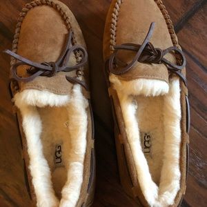 Ugg Dakota Slipper size 9 Women’s (new)